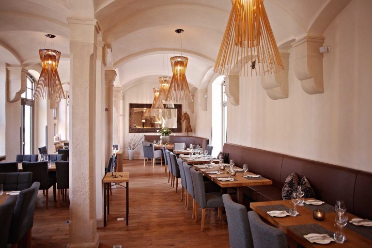  Deidesheim Pfalz. Zu sehen ist das Interieur