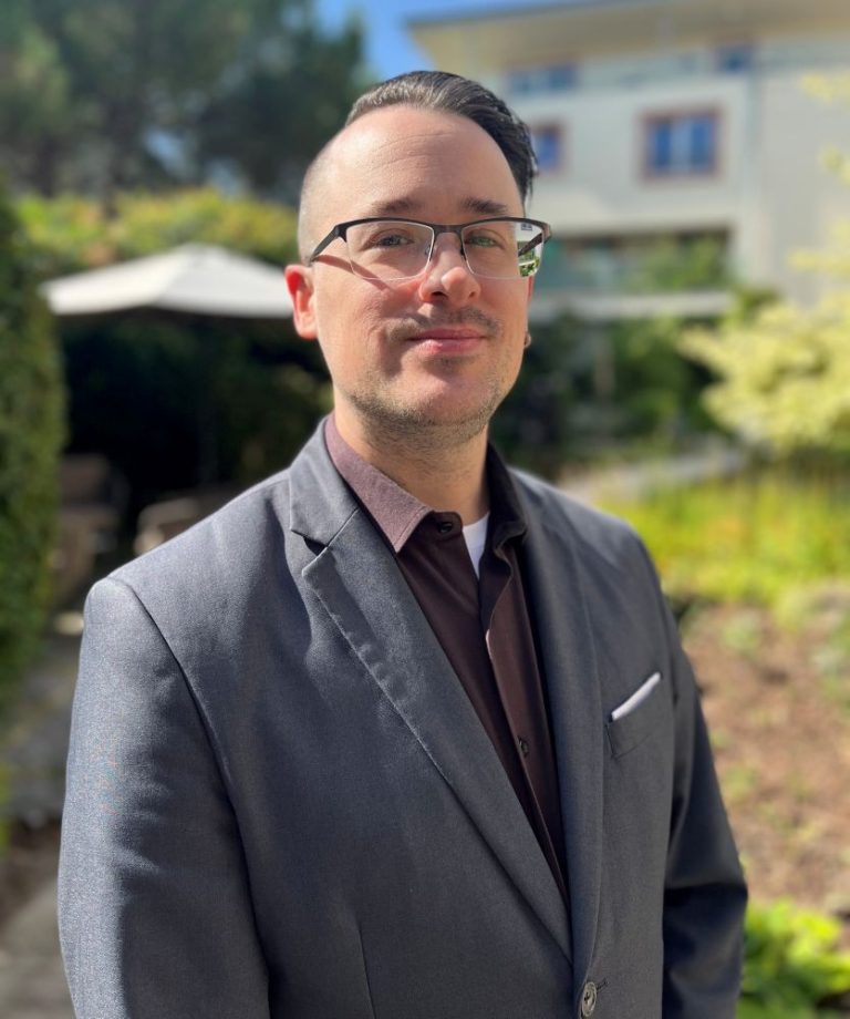 Dominik Urschel, Schichtleiter an der Rezeption des Wein- und Seminarhotels Kaisergarten Deidesheim/ Pfalz