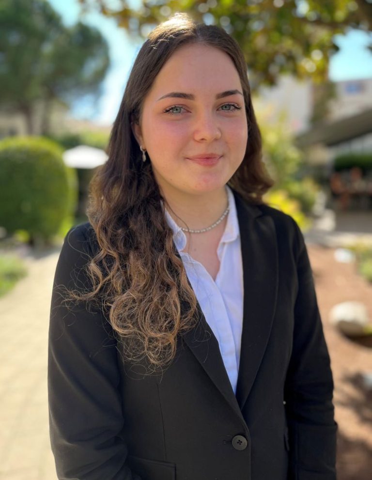 Lisa Linke, Auszubildende Hotelfachfrau im Weinhotel Kaisergarten Deidesheim/ Pfalz.